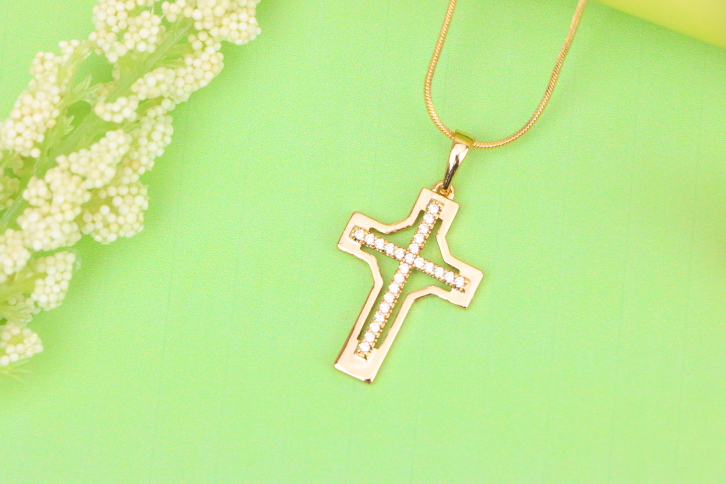 Rose Gold Cross Pendant with CZ Inlay – Classic Polished Design, XPPT1825 (2154-3)
