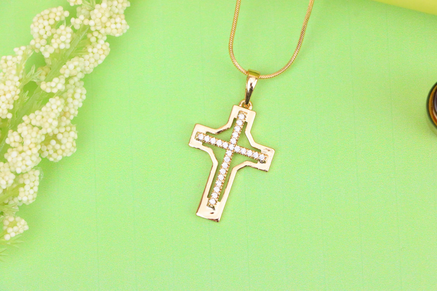 Rose Gold Cross Pendant with CZ Inlay – Classic Polished Design, XPPT1825 (2154-3)