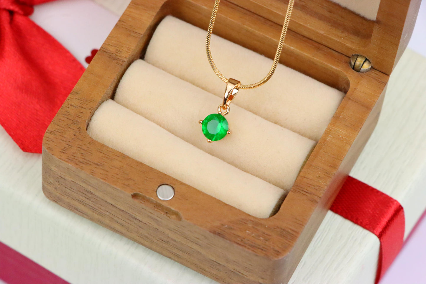 Elegant Green Round Pendant in Gold Plating Minimal Charm, XPPT1831 (2154-8)