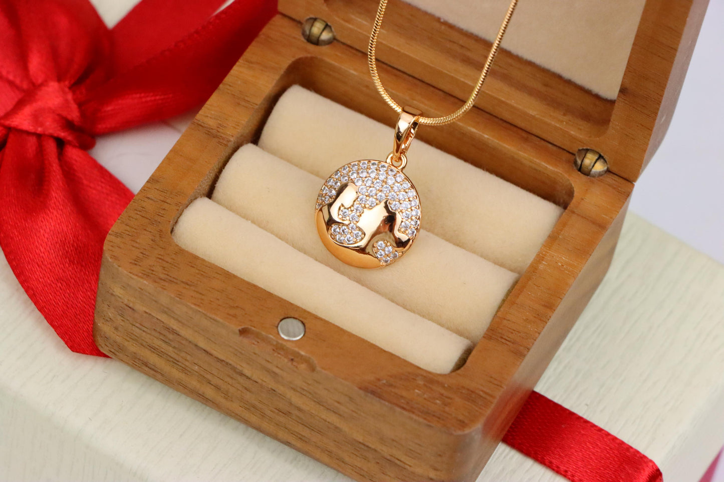 Round Rose Gold Pendant with Crystal World Map Design, XPPT1835 (2155-1)