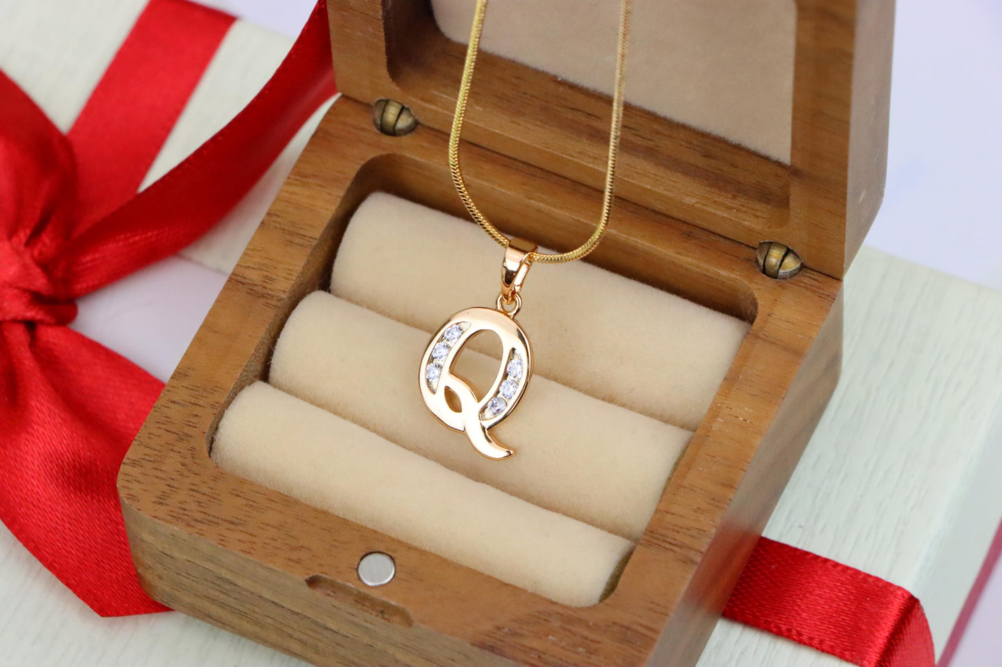 Rose Gold Letter Q Pendant with Crystals – 18K Gold Plated Charm, XPPT1366 (2132-9)