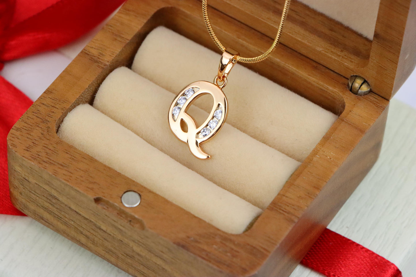 Rose Gold Letter Q Pendant with Crystals – 18K Gold Plated Charm, XPPT1366 (2132-9)