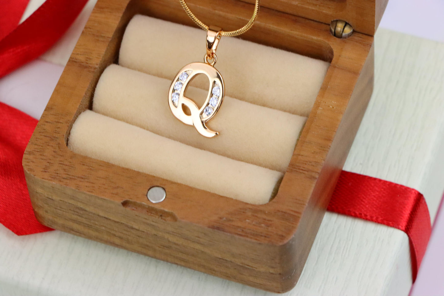 Rose Gold Letter Q Pendant with Crystals – 18K Gold Plated Charm, XPPT1366 (2132-9)
