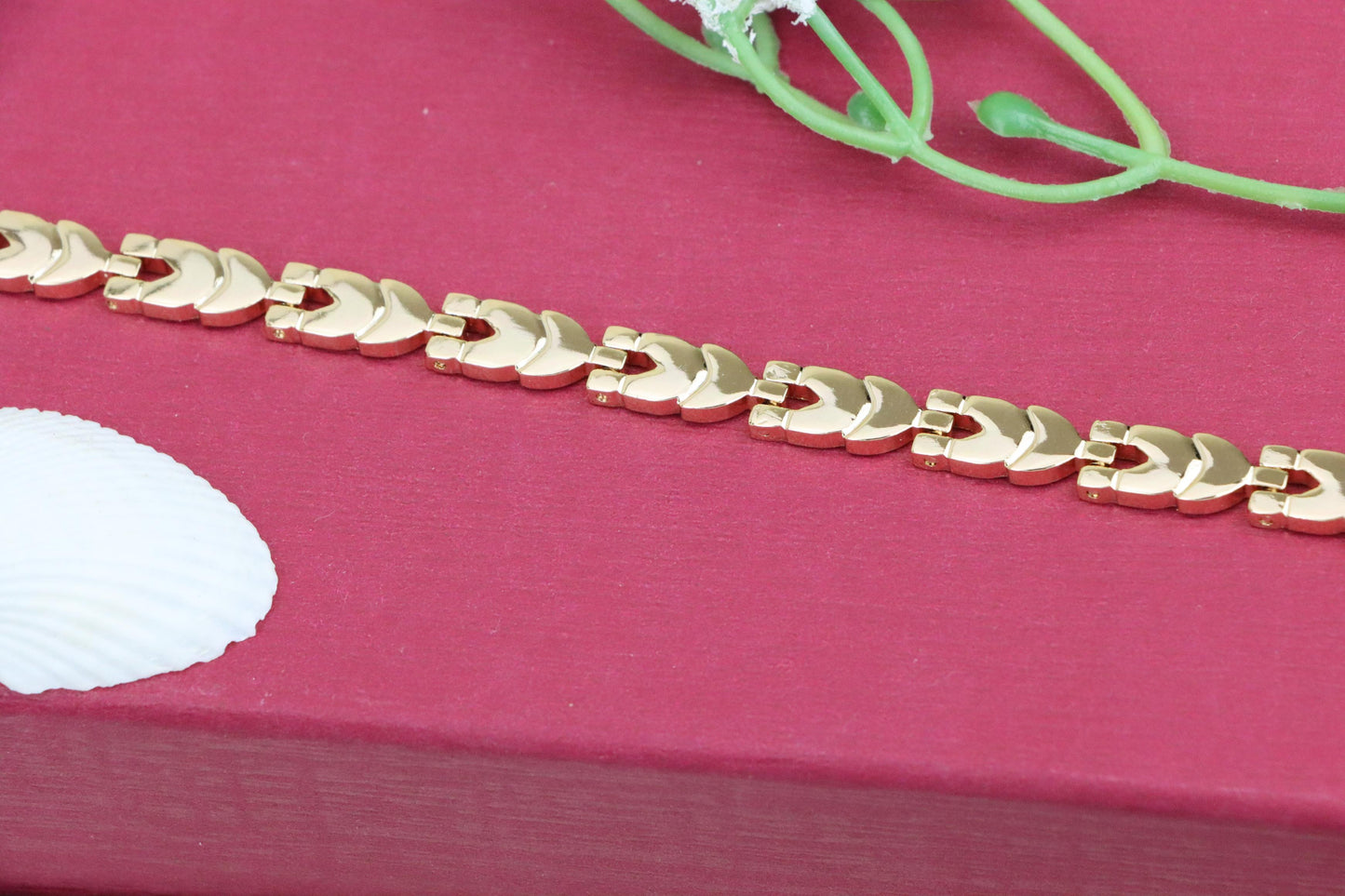 Elegant Rose Gold Heart-Link Bracelet in Glossy Polished Finish, XPBL1091 (2109-10)
