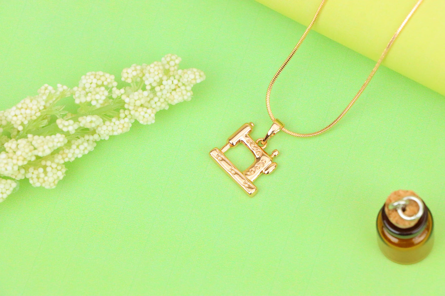 Vintage Sewing Machine Rose Gold Pendant for Craft Lovers, XPPT1384 (2133-8)
