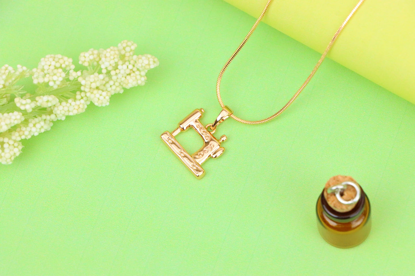 Vintage Sewing Machine Rose Gold Pendant for Craft Lovers, XPPT1384 (2133-8)