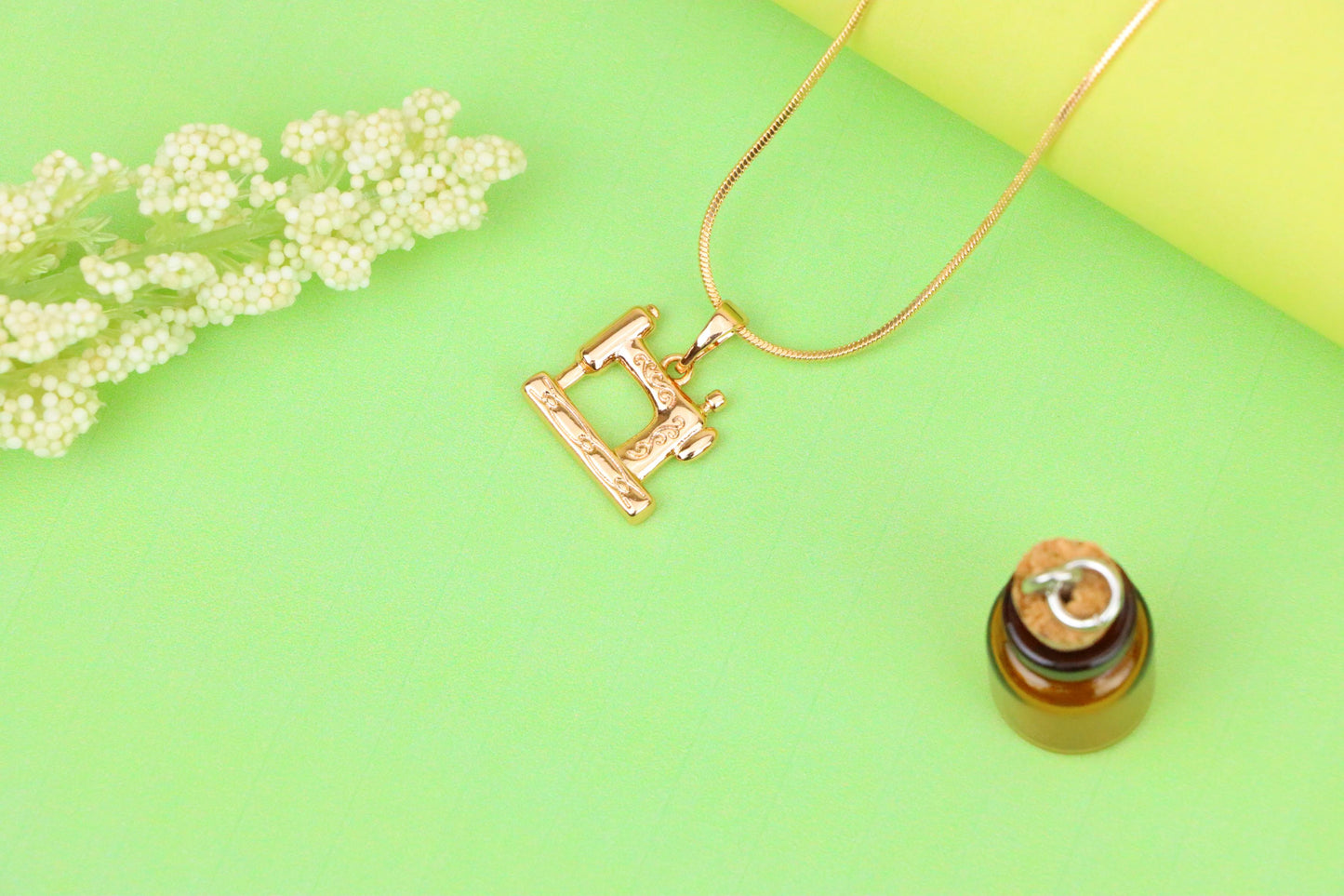 Vintage Sewing Machine Rose Gold Pendant for Craft Lovers, XPPT1384 (2133-8)