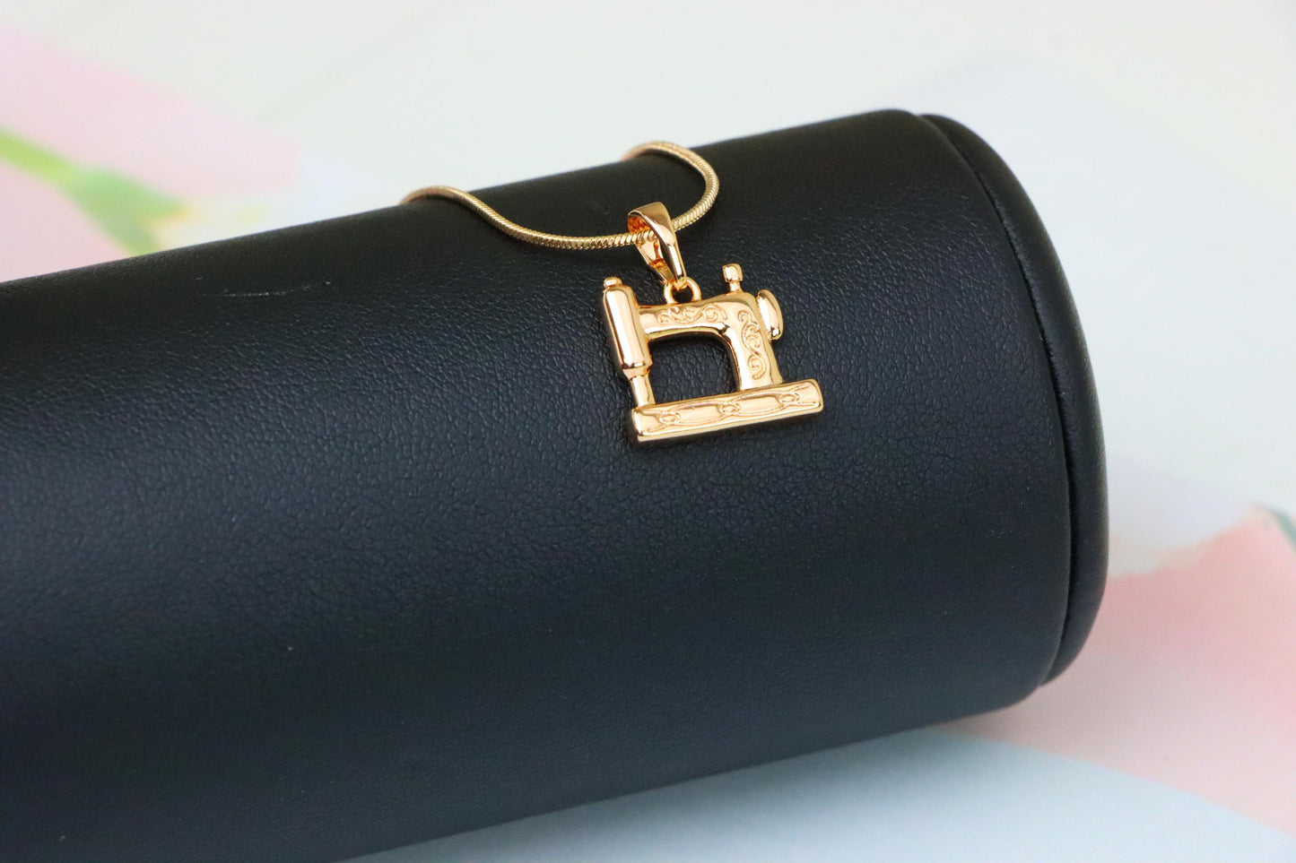 Vintage Sewing Machine Rose Gold Pendant for Craft Lovers, XPPT1384 (2133-8)