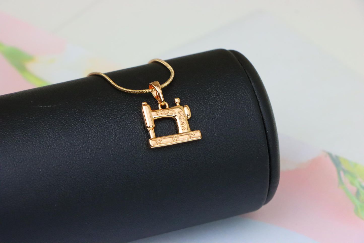 Vintage Sewing Machine Rose Gold Pendant for Craft Lovers, XPPT1384 (2133-8)