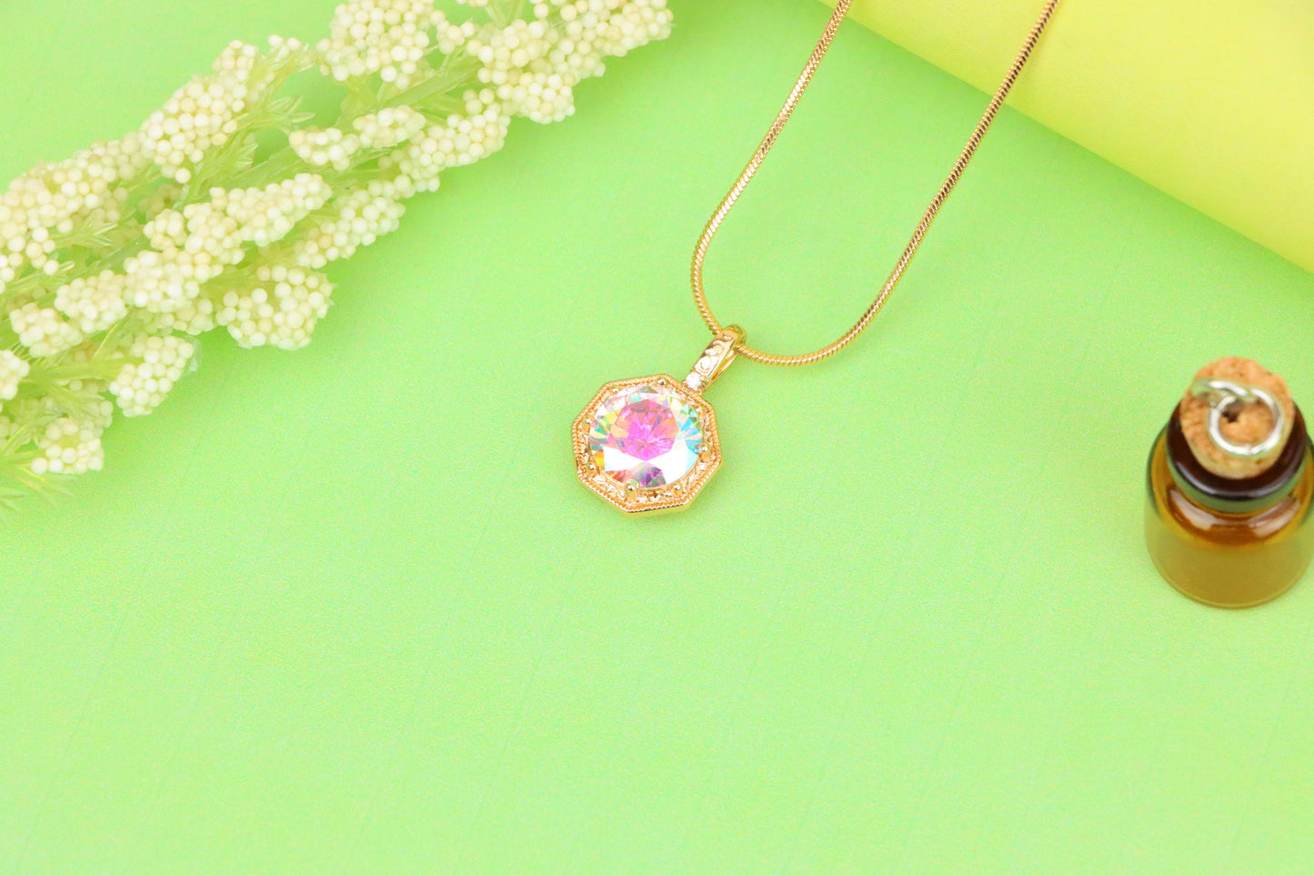 Gold-Plated Iridescent Pendant – Radiant Glow, XPPT1392 (2134-2)