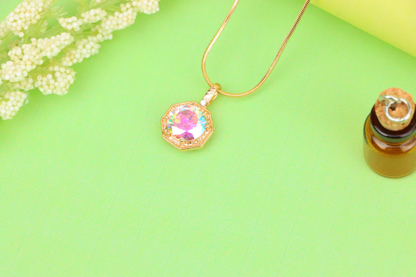 Gold-Plated Iridescent Pendant – Radiant Glow, XPPT1392 (2134-2)