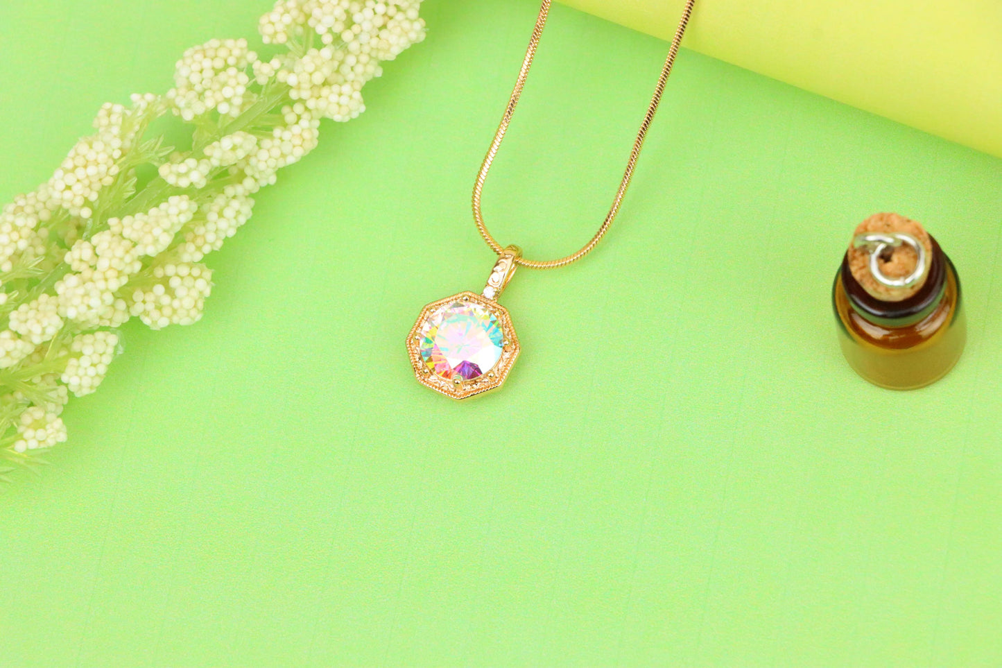 Gold-Plated Iridescent Pendant – Radiant Glow, XPPT1392 (2134-2)