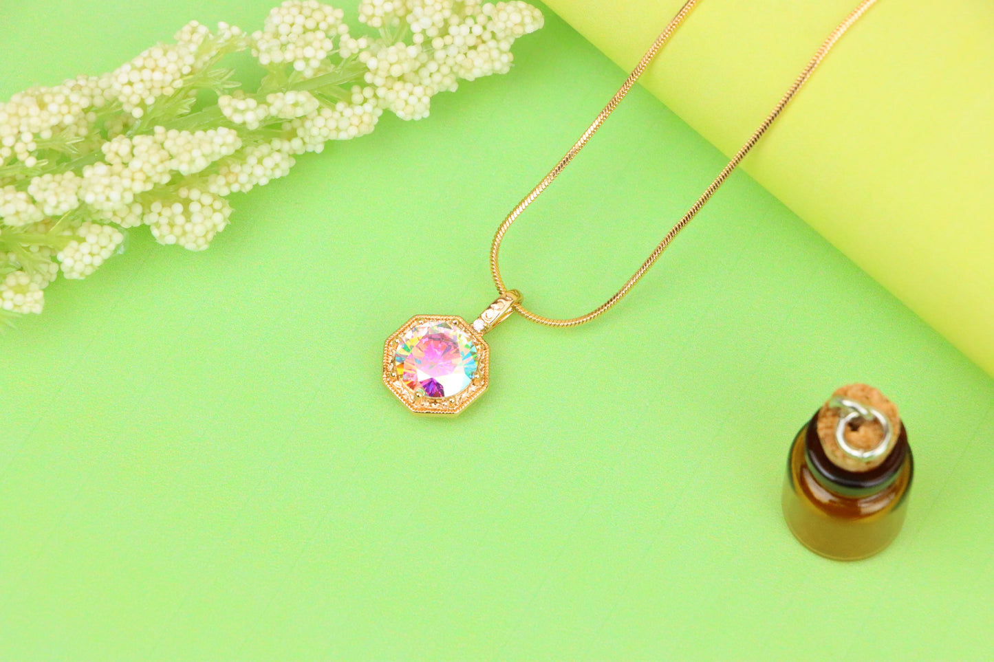 Gold-Plated Iridescent Pendant – Radiant Glow, XPPT1392 (2134-2)