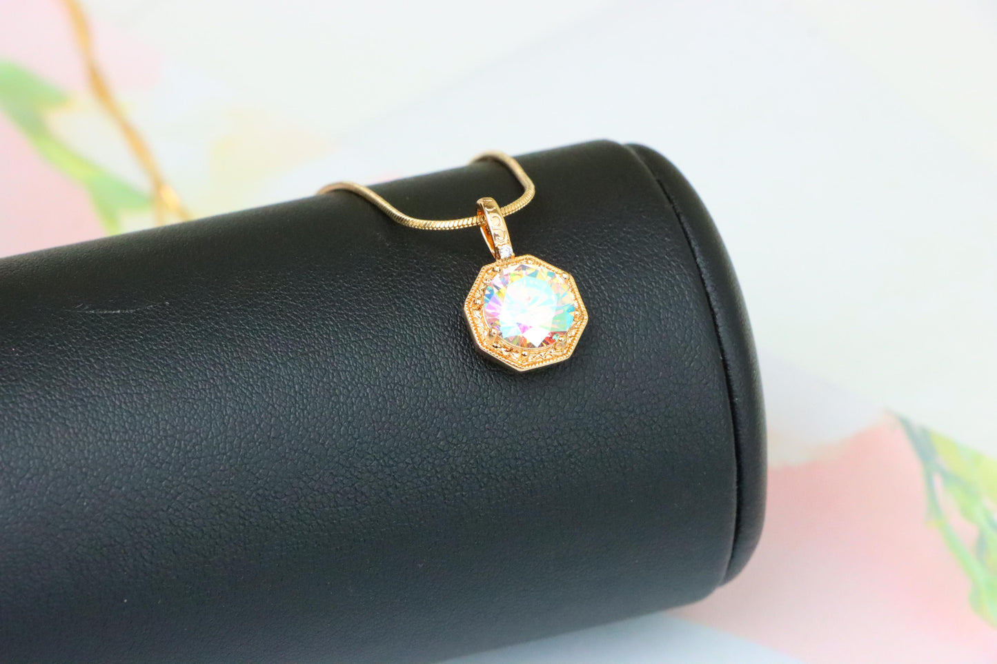 Gold-Plated Iridescent Pendant – Radiant Glow, XPPT1392 (2134-2)