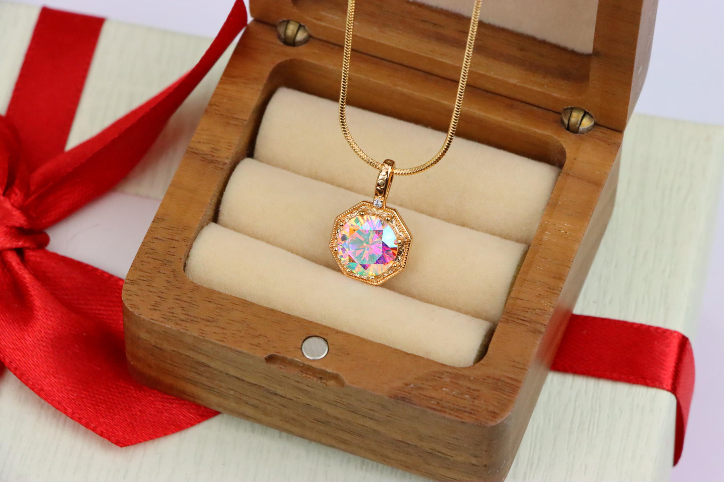 Gold-Plated Iridescent Pendant – Radiant Glow, XPPT1392 (2134-2)