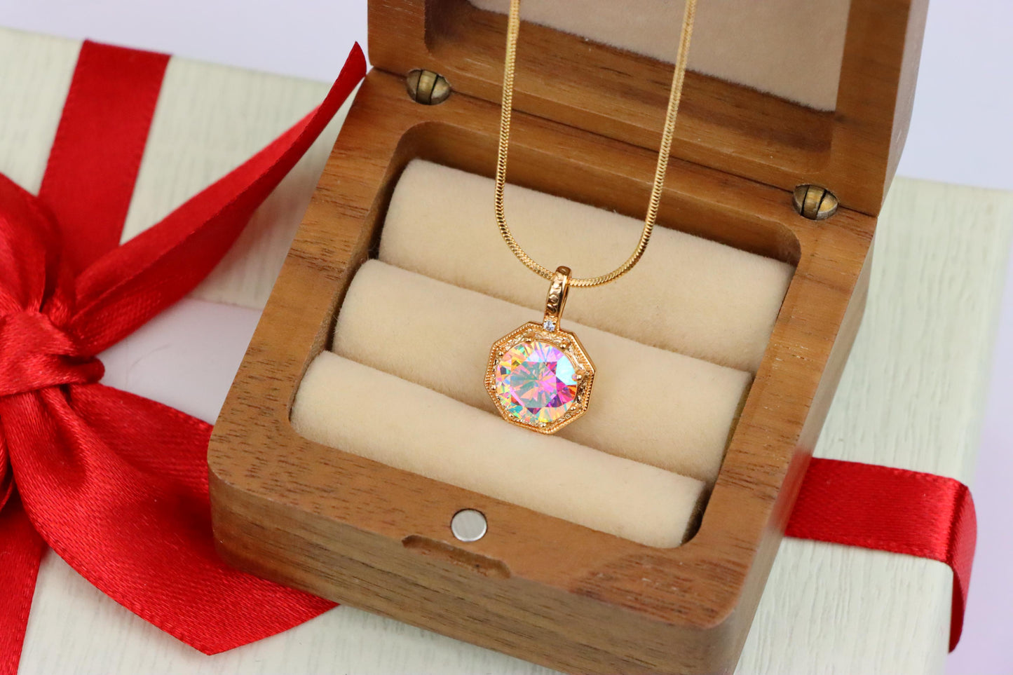 Gold-Plated Iridescent Pendant – Radiant Glow, XPPT1392 (2134-2)