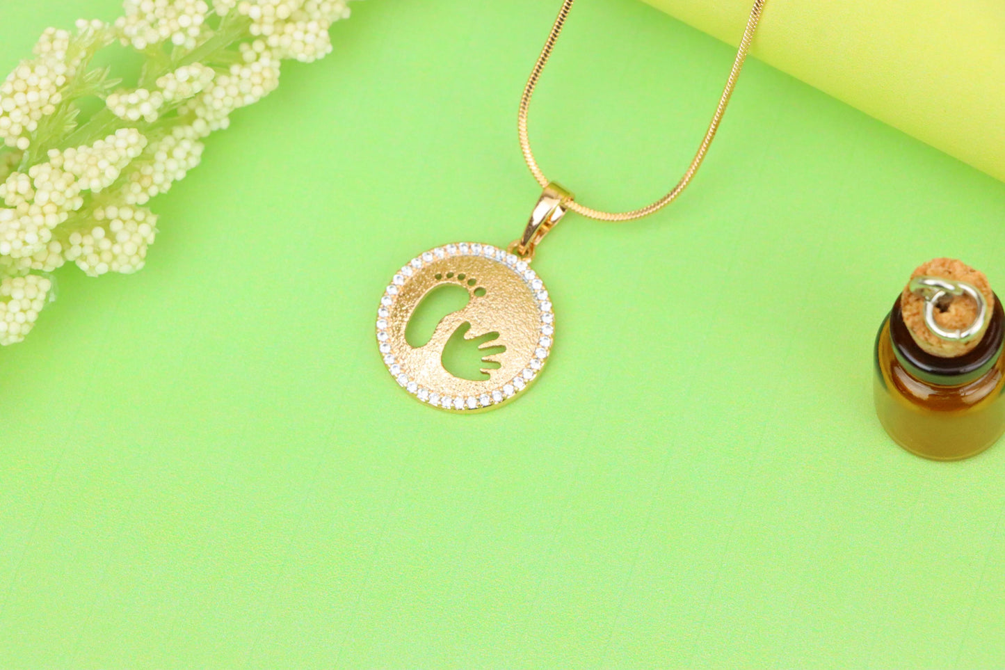 Rose Gold Round Pendant with Baby Footprint and Handprint Cutout, XPPT1397 (2134-6)
