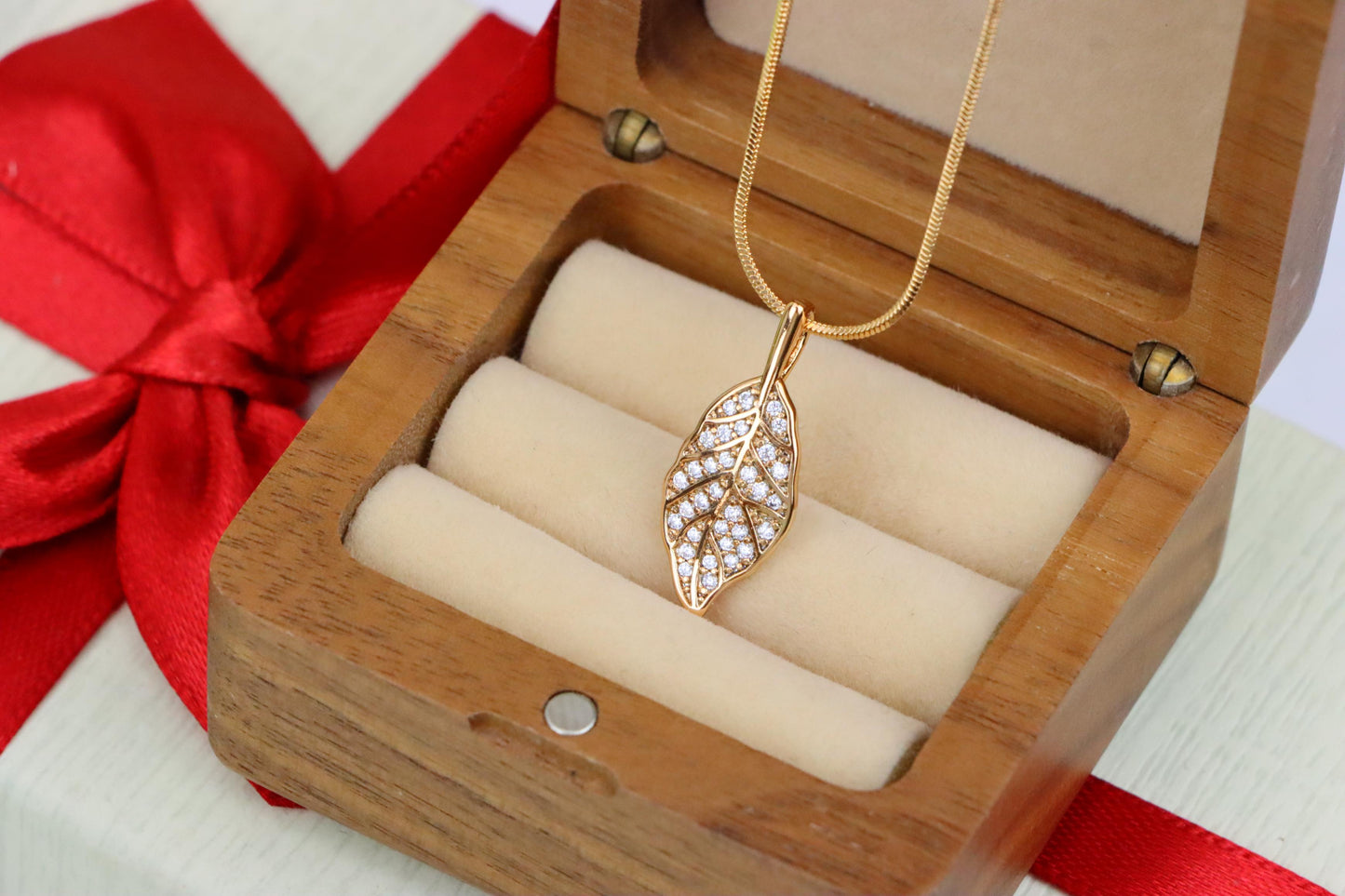 Elegant Leaf Design Rose Gold Pendant with Sparkling White Stones, XPPT1868 (2158-1)