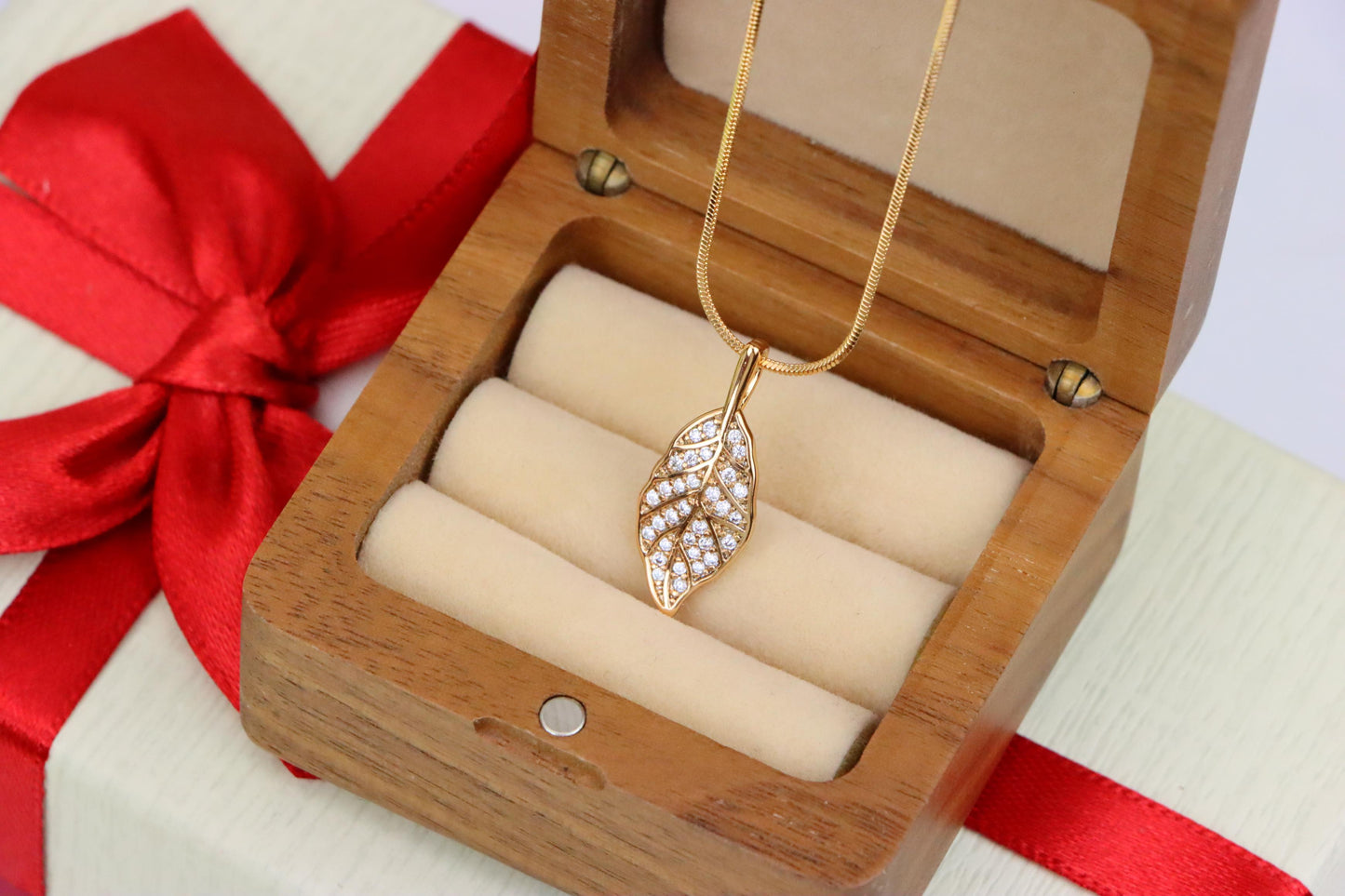 Elegant Leaf Design Rose Gold Pendant with Sparkling White Stones, XPPT1868 (2158-1)