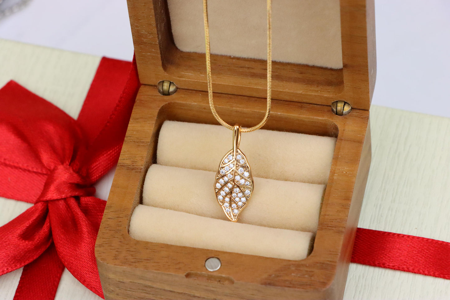 Elegant Leaf Design Rose Gold Pendant with Sparkling White Stones, XPPT1868 (2158-1)
