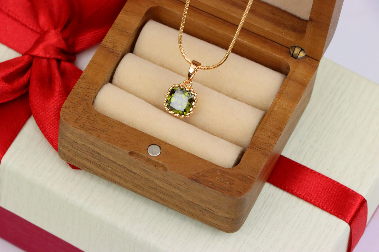 Round Green Stone Rose Gold Pendant with Delicate Beaded Frame, XPPT1869 (2158-2)