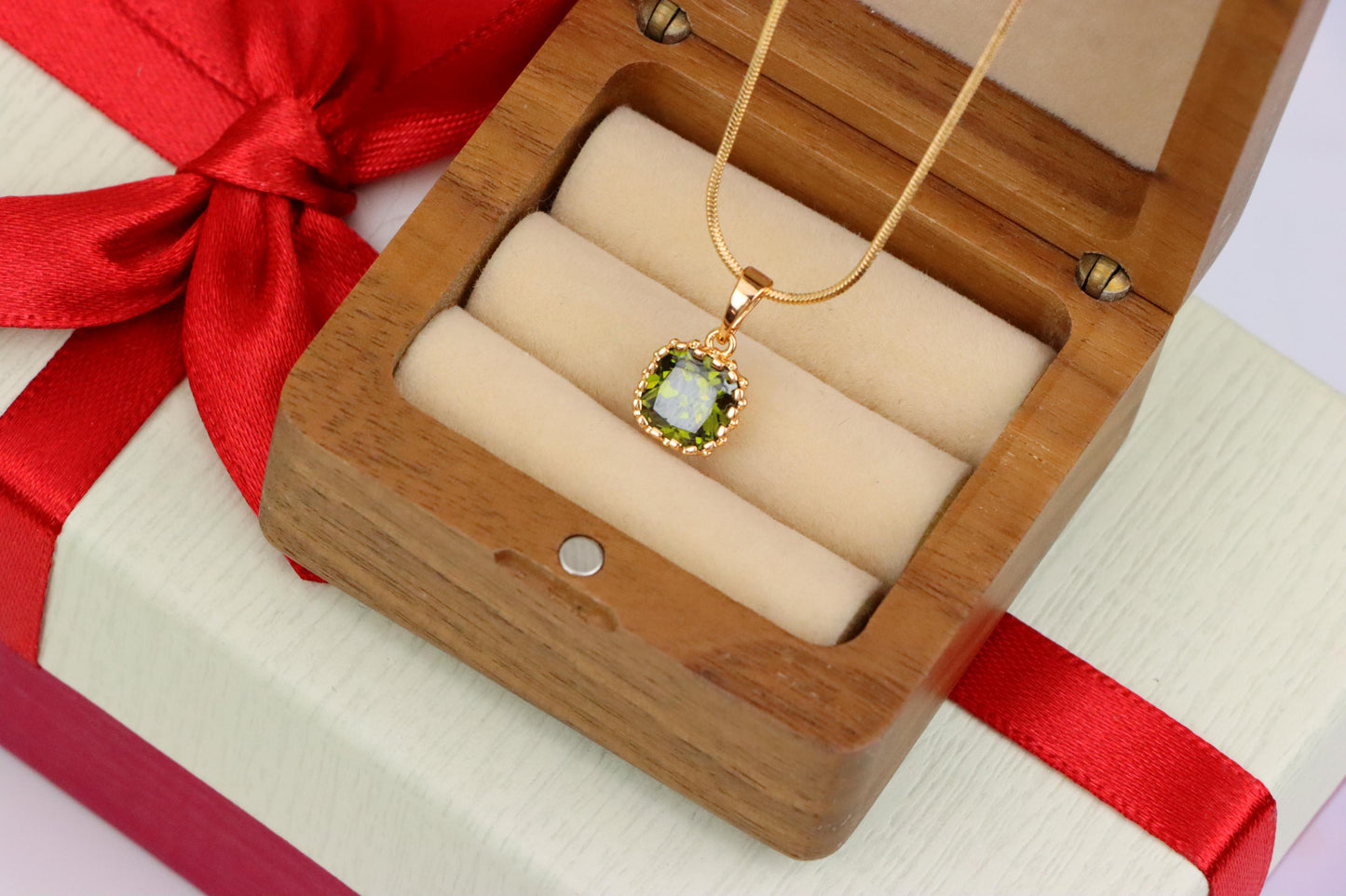 Round Green Stone Rose Gold Pendant with Delicate Beaded Frame, XPPT1869 (2158-2)