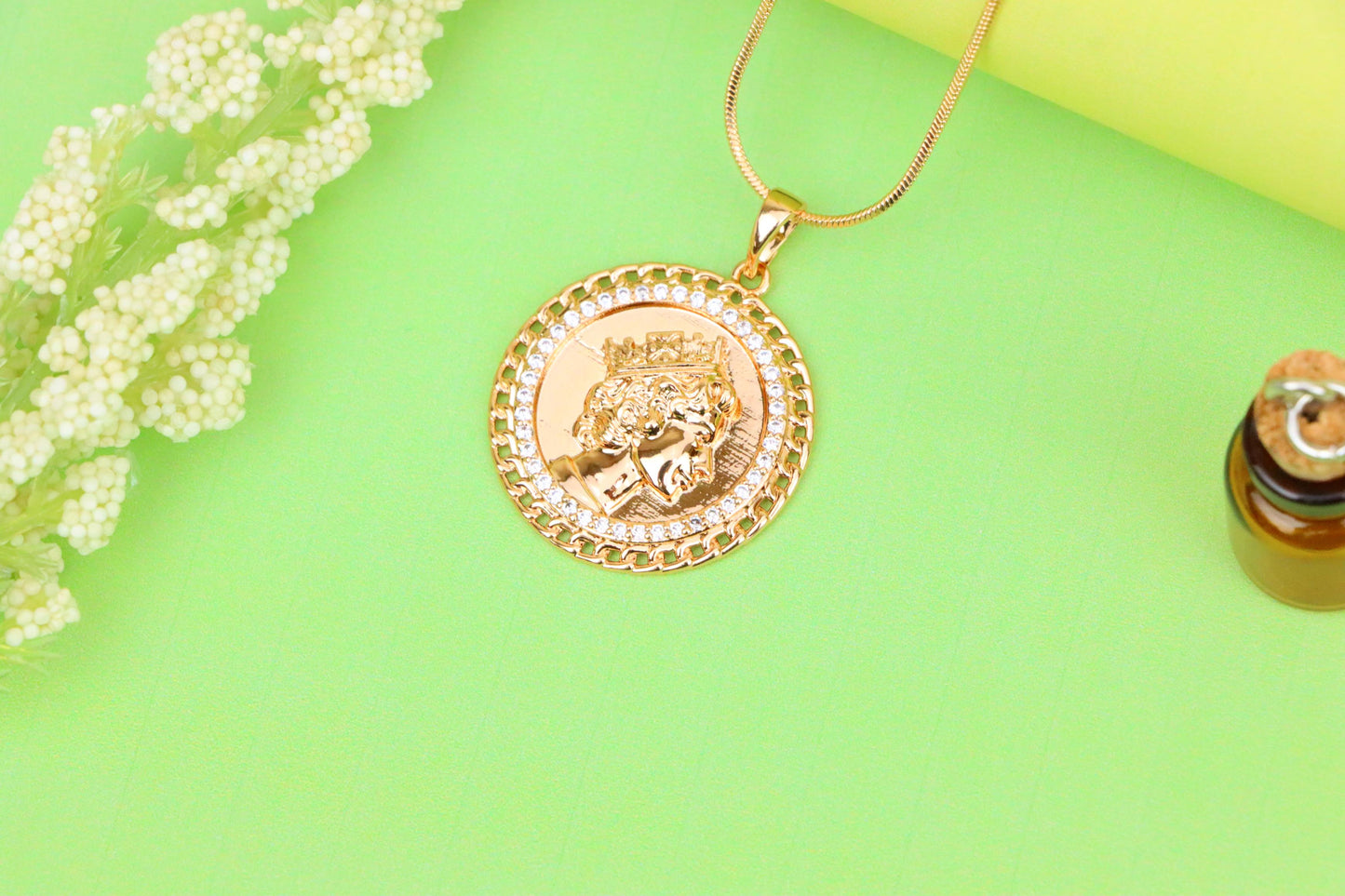 Rose Gold Coin Pendant with Queen Profile and Iced Border, XPPT1405 (2135-4)