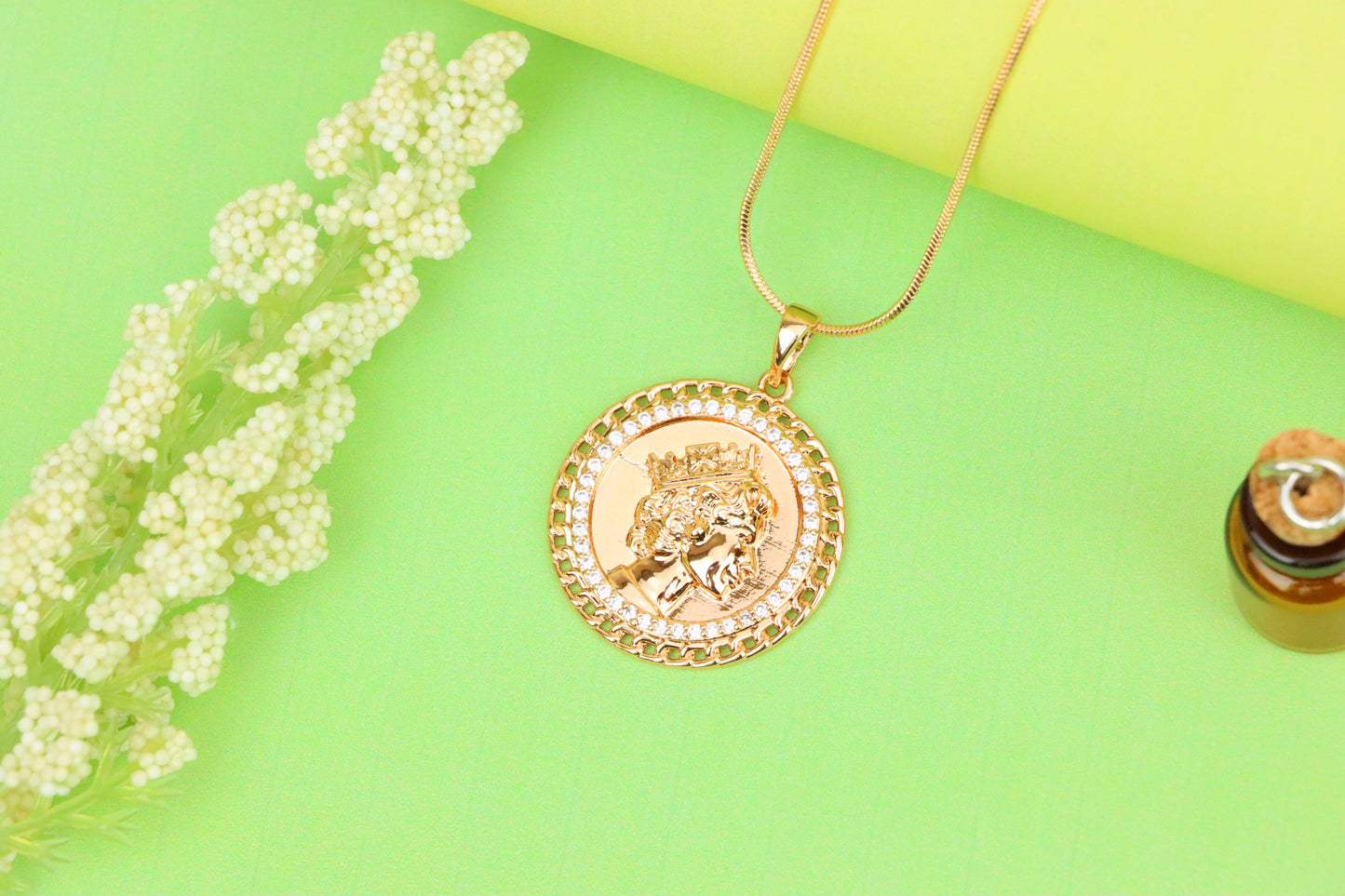Rose Gold Coin Pendant with Queen Profile and Iced Border, XPPT1405 (2135-4)