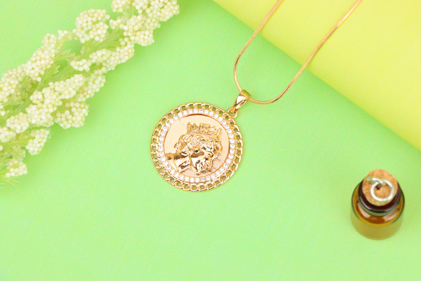Rose Gold Coin Pendant with Queen Profile and Iced Border, XPPT1405 (2135-4)