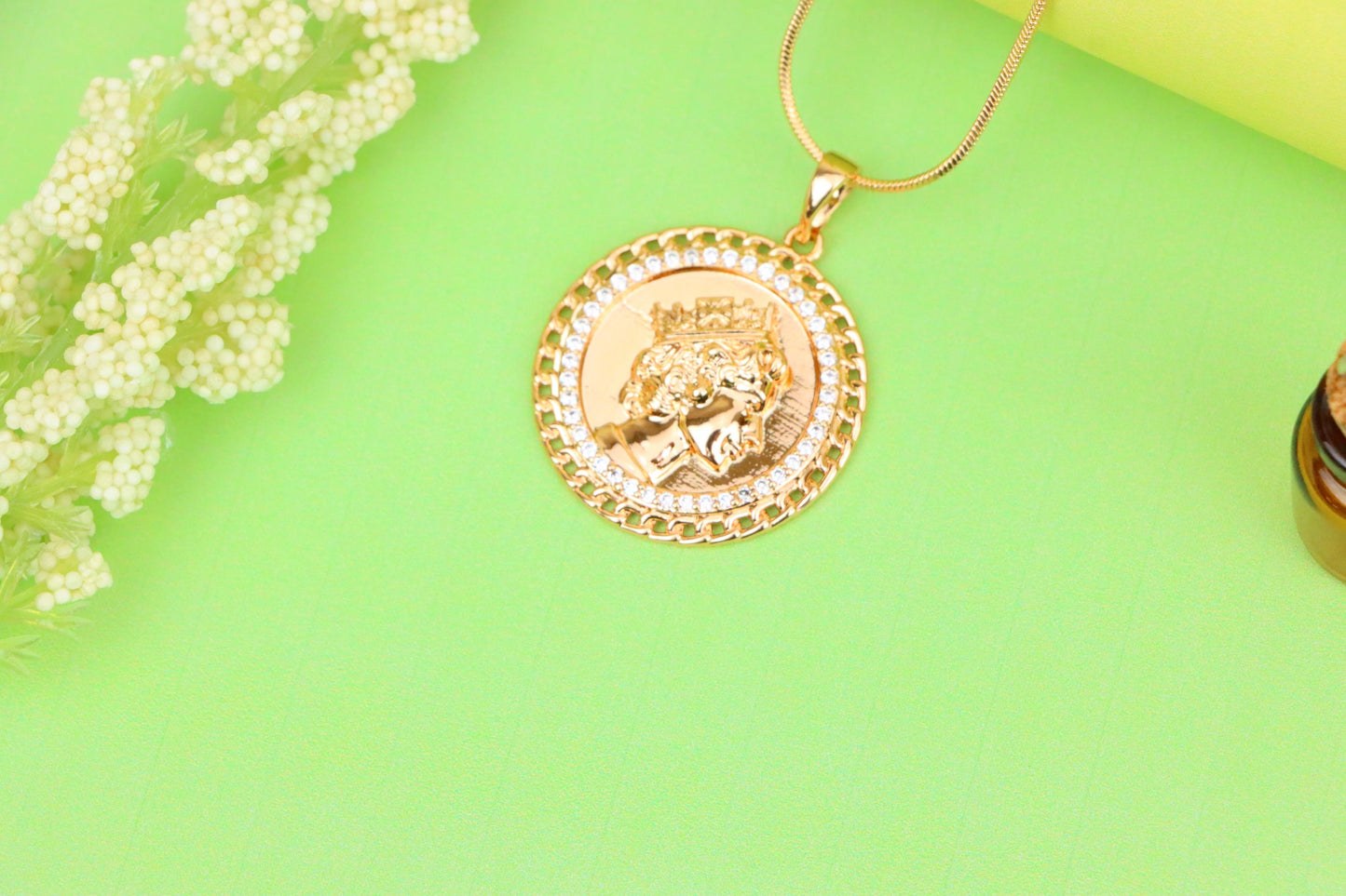 Rose Gold Coin Pendant with Queen Profile and Iced Border, XPPT1405 (2135-4)