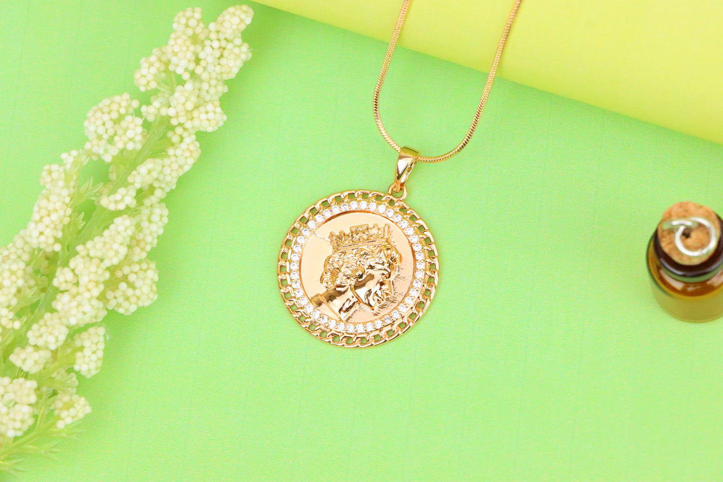 Rose Gold Coin Pendant with Queen Profile and Iced Border, XPPT1405 (2135-4)