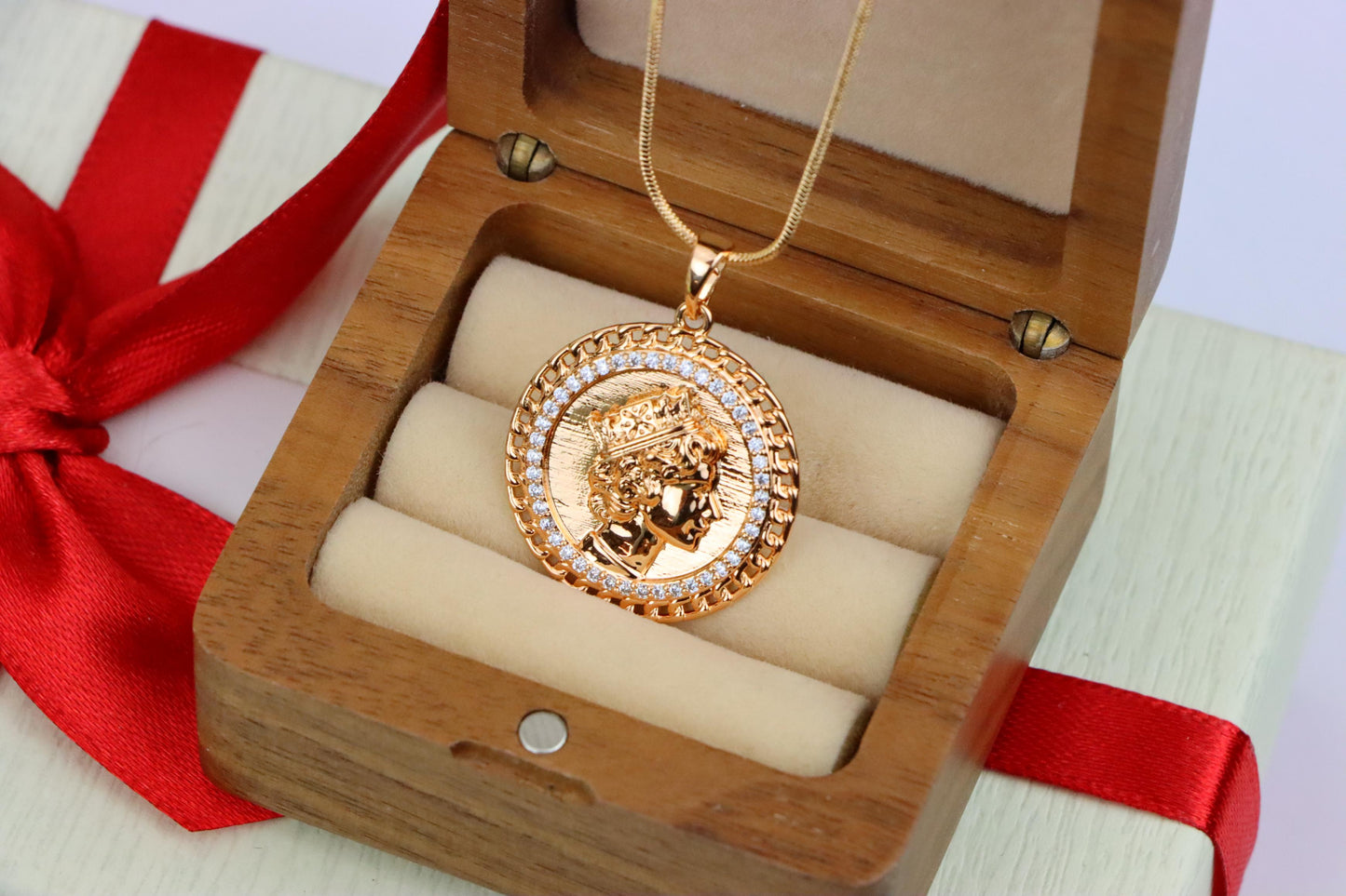 Rose Gold Coin Pendant with Queen Profile and Iced Border, XPPT1405 (2135-4)