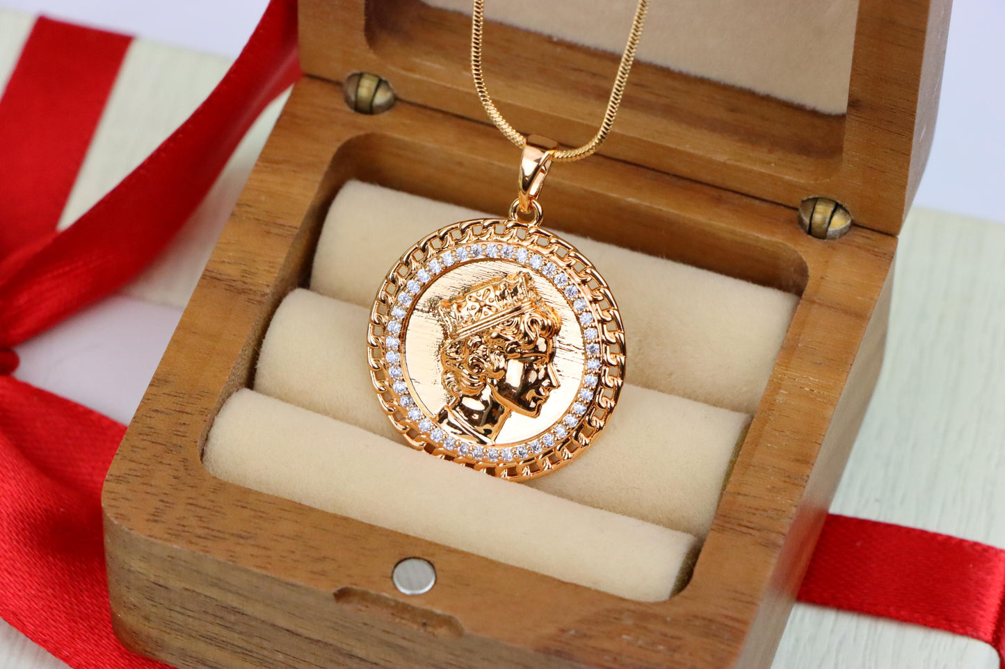 Rose Gold Coin Pendant with Queen Profile and Iced Border, XPPT1405 (2135-4)