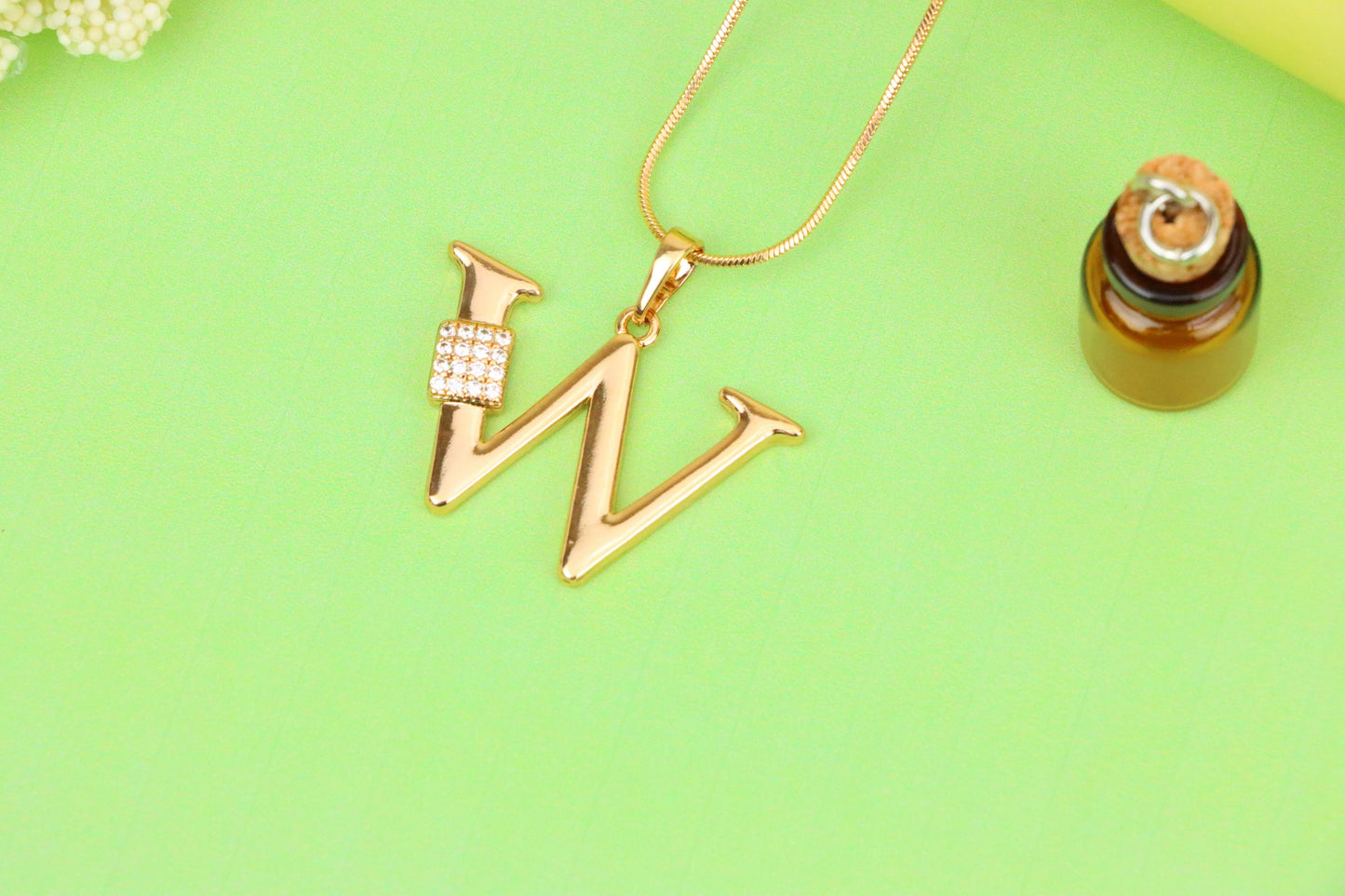 Rose Gold W Letter Pendant with CZ Detail Elegant Charm, XPPT1434 (2136-1)