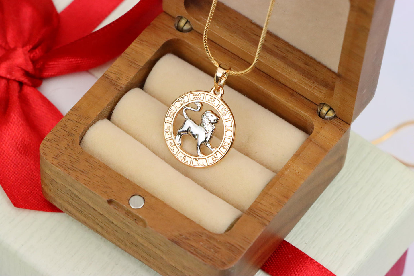 Rose Gold Leo Zodiac Pendant with Lion Symbol and Astrological Ring, XPPT1449 (2136-9)