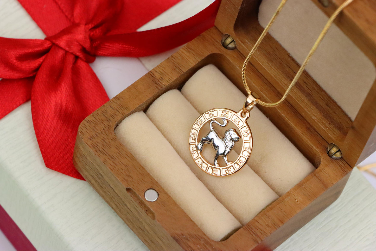 Rose Gold Leo Zodiac Pendant with Lion Symbol and Astrological Ring, XPPT1449 (2136-9)