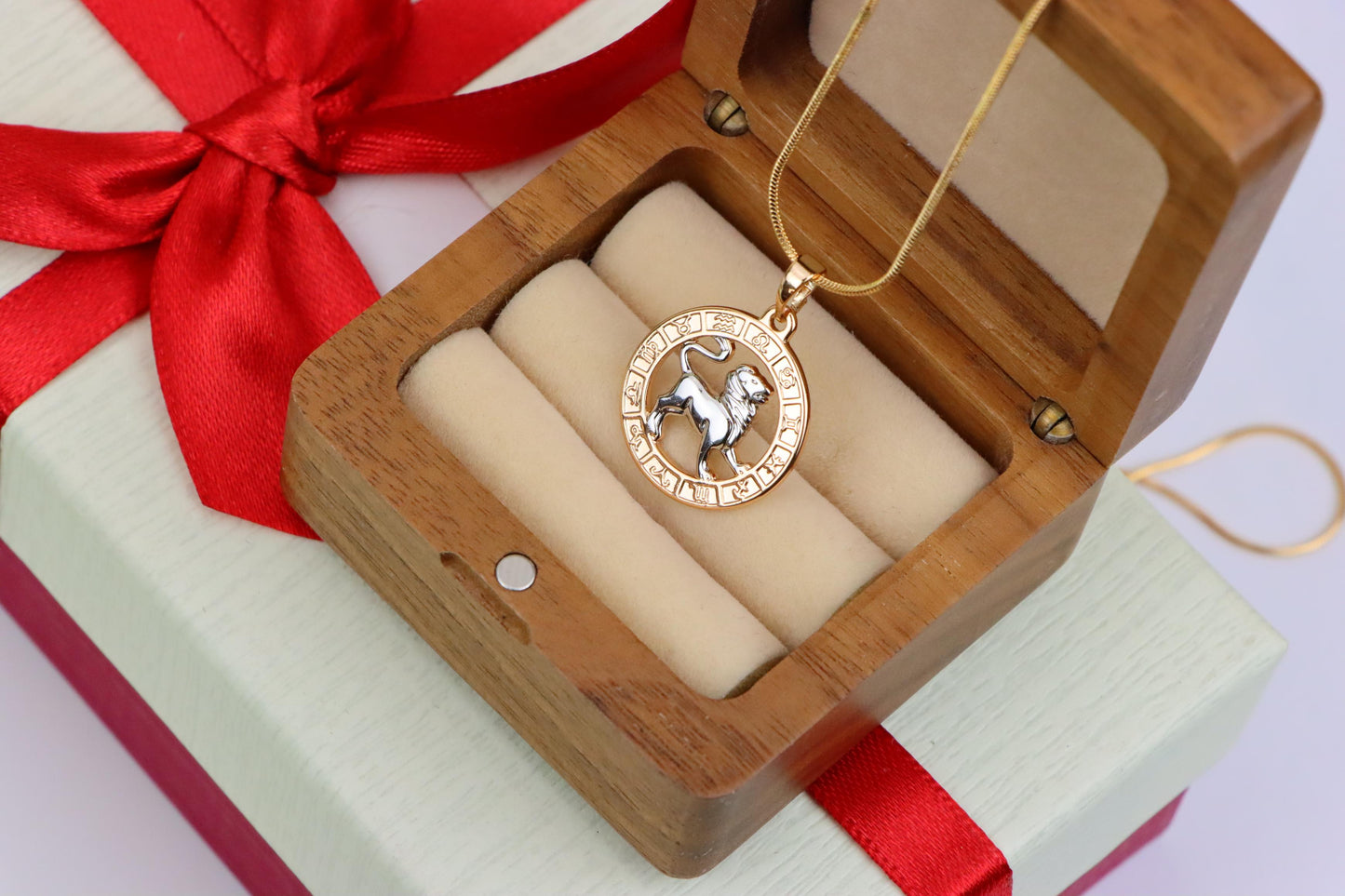 Rose Gold Leo Zodiac Pendant with Lion Symbol and Astrological Ring, XPPT1449 (2136-9)