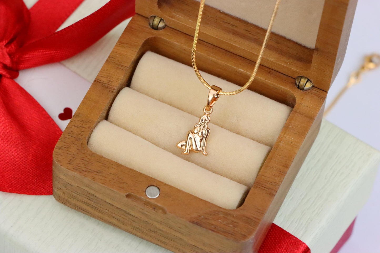 Artistic Nude Woman Rose Gold Pendant Elegant Design, XPPT1467 (2137-2)