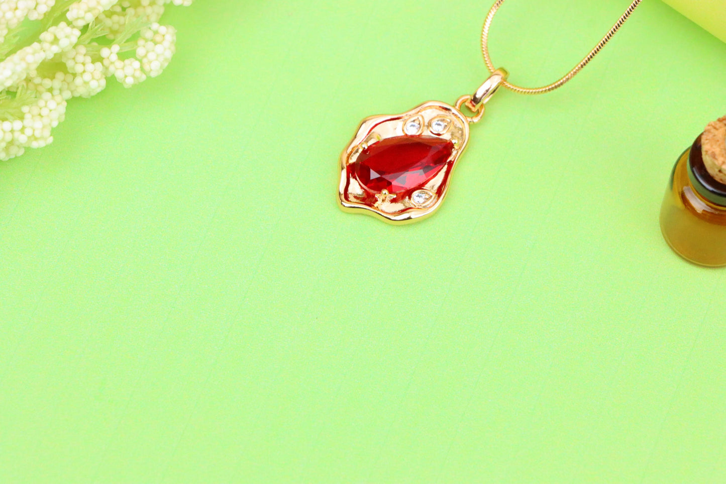 Elegant Red Teardrop Pendant with Gold Plated Irregular Frame, XPPT1729 (2162-9)