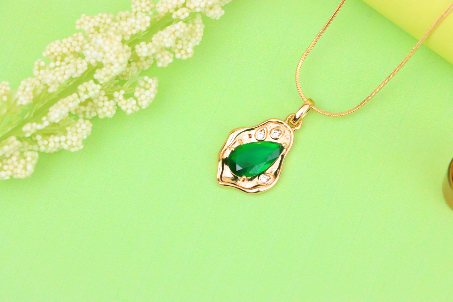 Elegant Green Teardrop Pendant with Gold Plated Artistic Frame, XPPT1732 (2162-9)