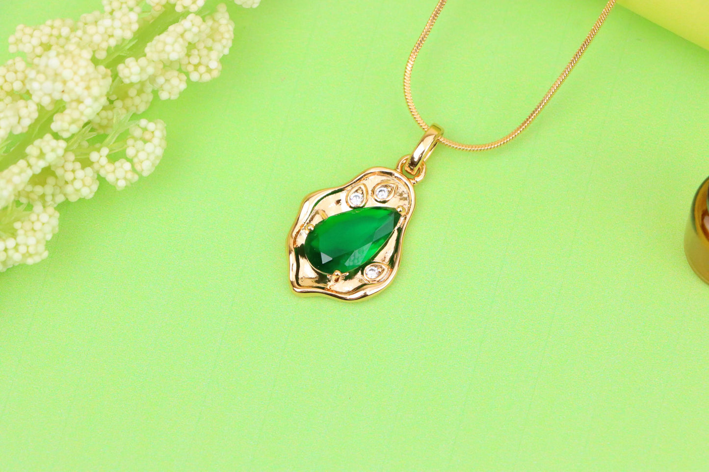 Elegant Green Teardrop Pendant with Gold Plated Artistic Frame, XPPT1732 (2162-9)