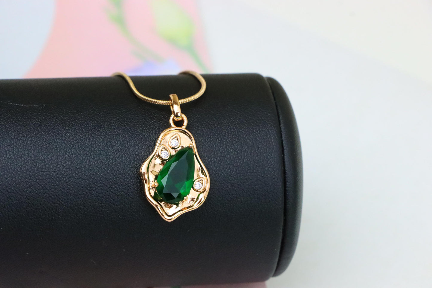 Elegant Green Teardrop Pendant with Gold Plated Artistic Frame, XPPT1732 (2162-9)