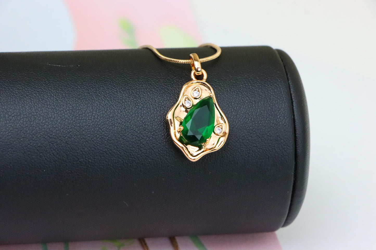 Elegant Green Teardrop Pendant with Gold Plated Artistic Frame, XPPT1732 (2162-9)