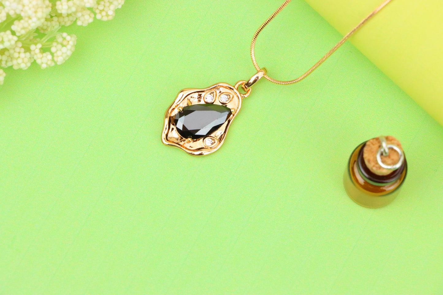 Chic Black Teardrop Pendant in Gold Frame, XPPT1735 (2162-9)