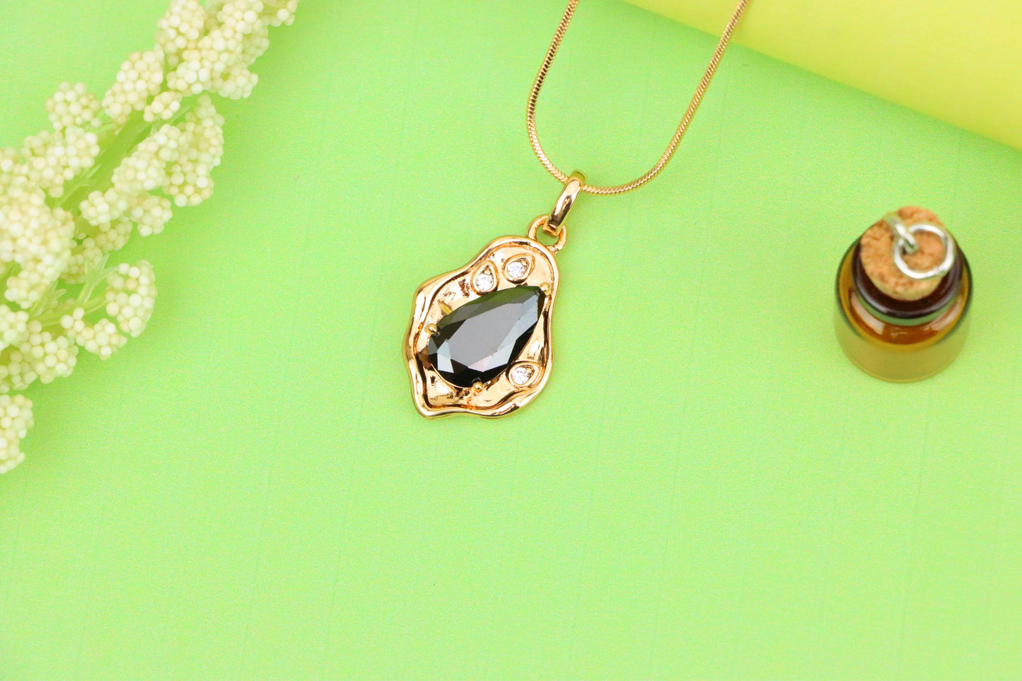 Chic Black Teardrop Pendant in Gold Frame, XPPT1735 (2162-9)