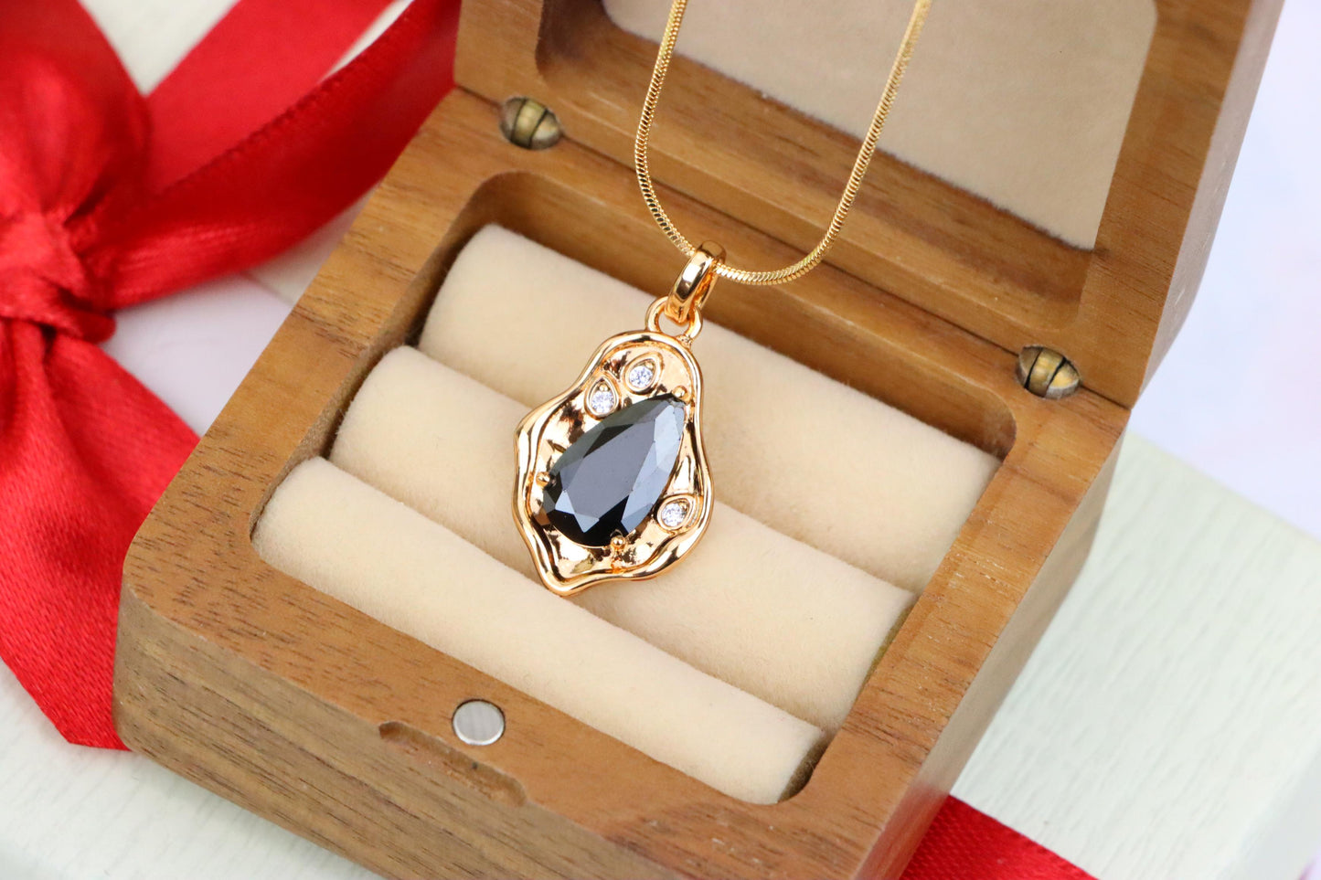 Chic Black Teardrop Pendant in Gold Frame, XPPT1735 (2162-9)