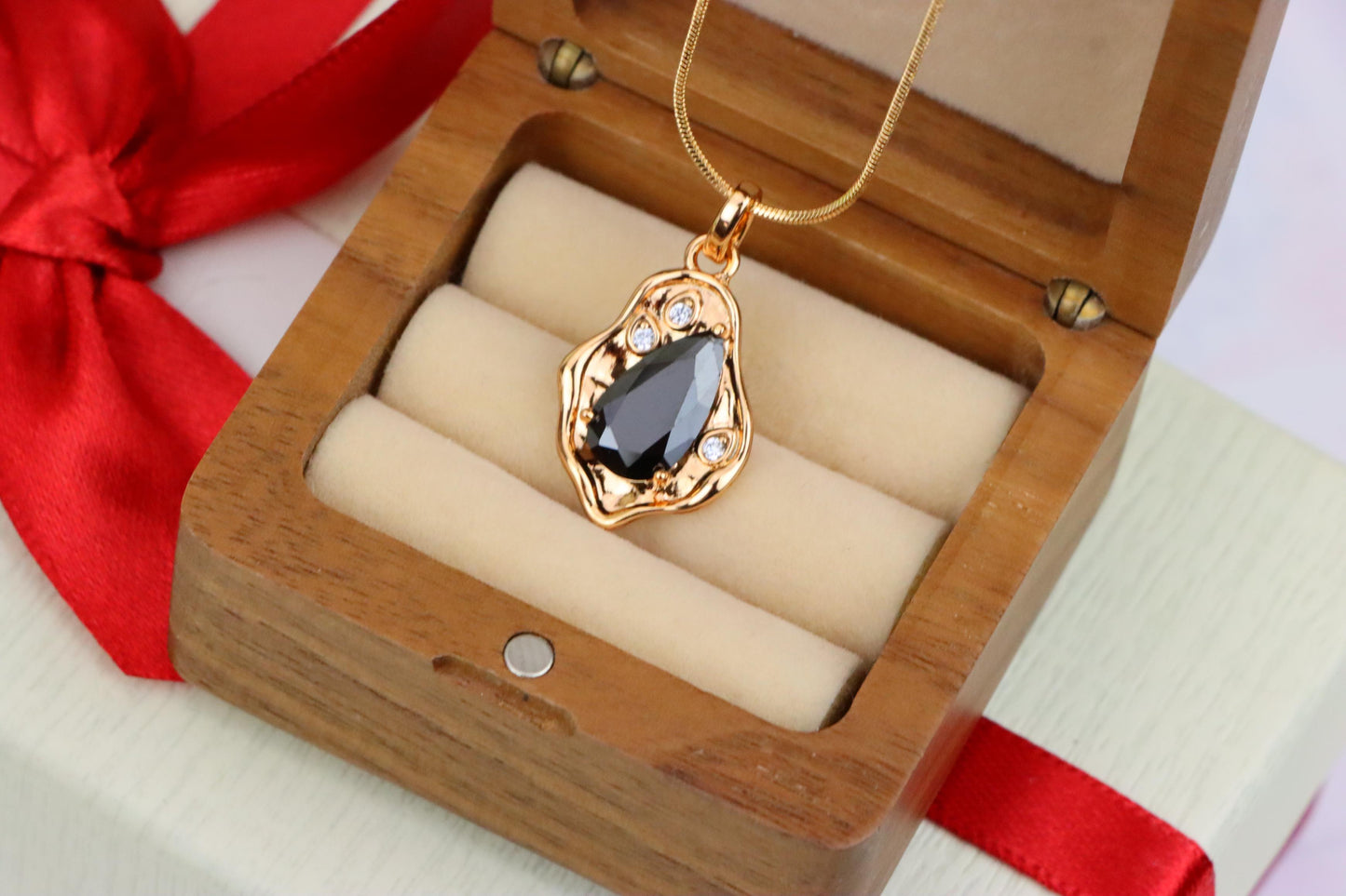 Chic Black Teardrop Pendant in Gold Frame, XPPT1735 (2162-9)