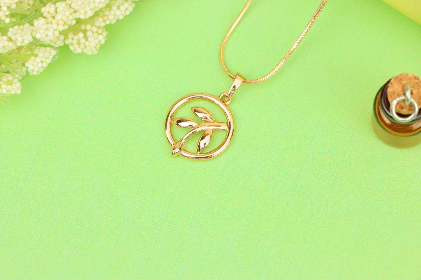 Minimal Leaf-Inspired Round Rose Gold Pendant in Elegant Design, XPPT1502 (2139-5)