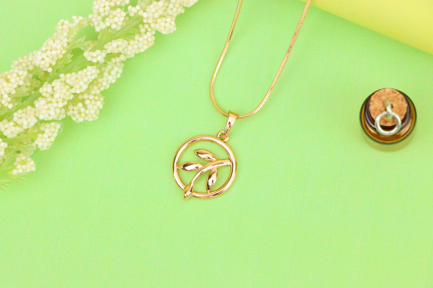 Minimal Leaf-Inspired Round Rose Gold Pendant in Elegant Design, XPPT1502 (2139-5)