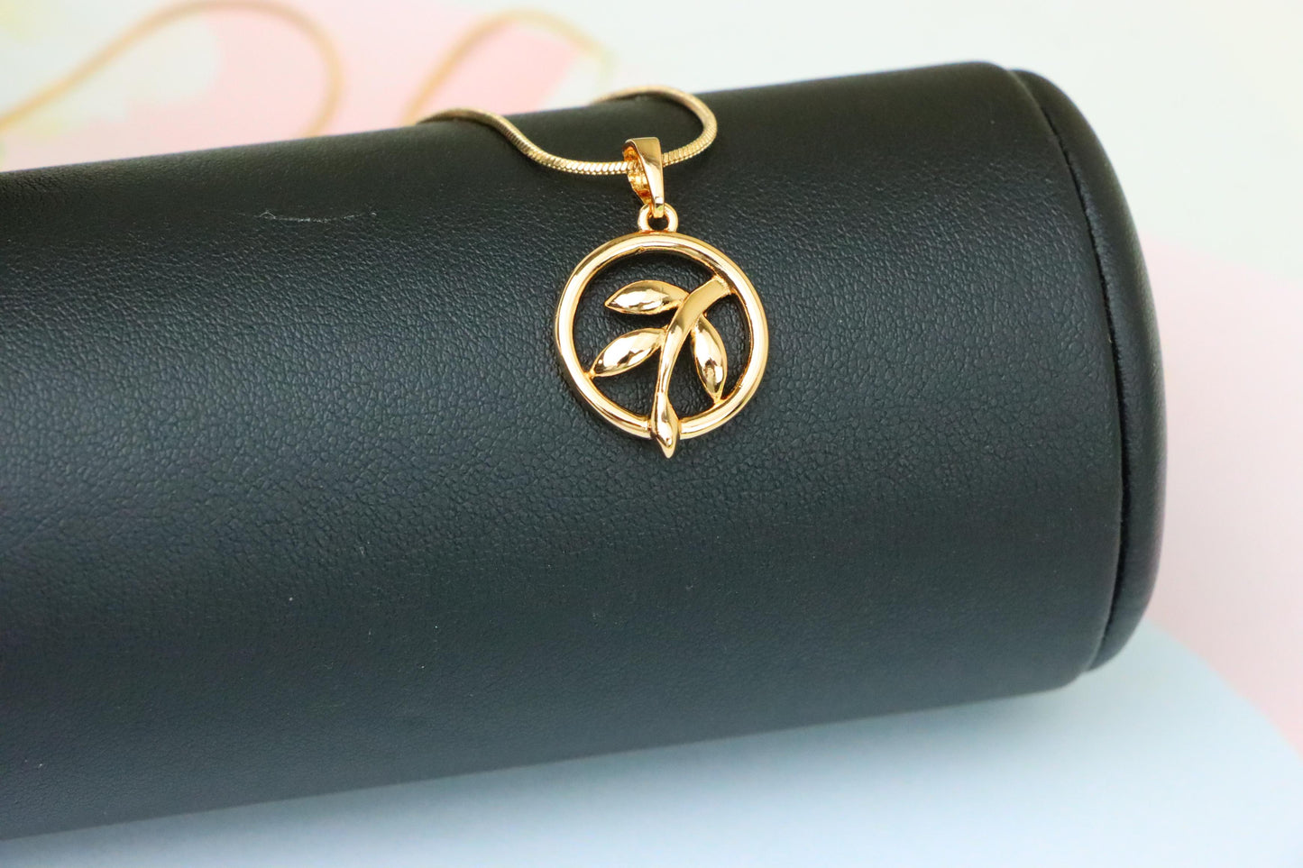 Minimal Leaf-Inspired Round Rose Gold Pendant in Elegant Design, XPPT1502 (2139-5)